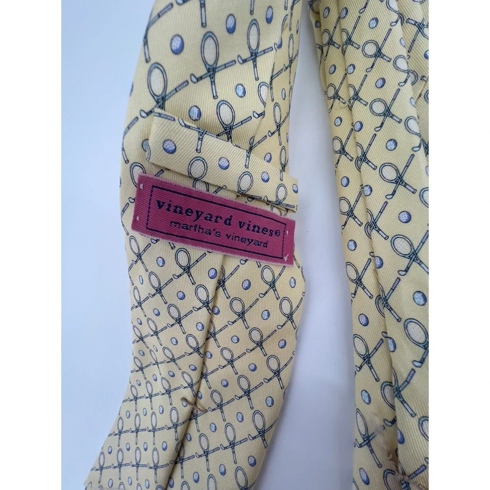 Vineyard Vines stylish silk